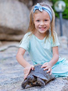girl with turtle